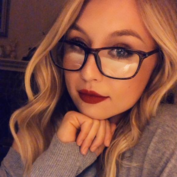 Meet your Posher, Maria - Picture 1 of 1